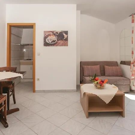 One-bedroom In Okrug Gornji Lägenhet Trogir