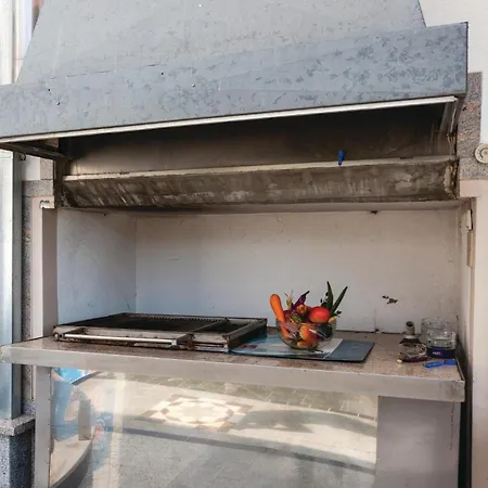 Apartment One-bedroom In Okrug Gornji *