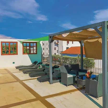 One-bedroom In Okrug Gornji