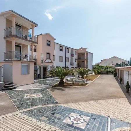 Apartment Gorgeous In Okrug Gornji With Kitchen Trogir