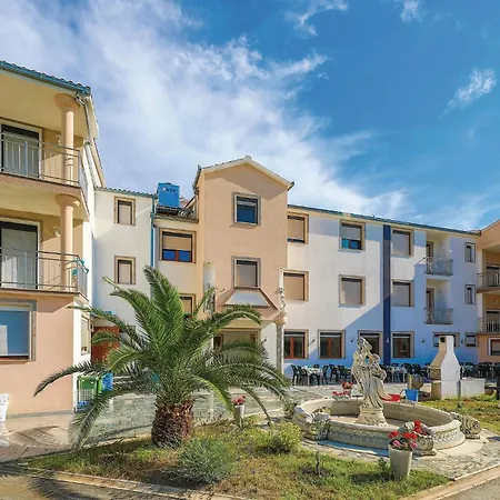 Gorgeous In Okrug Gornji With Kitchen Trogir